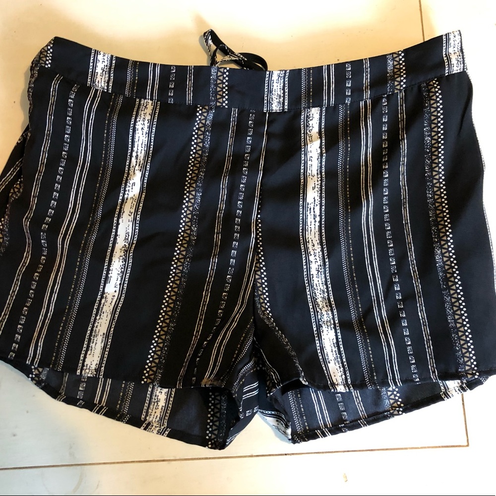 Black and white pattern flowy shorts